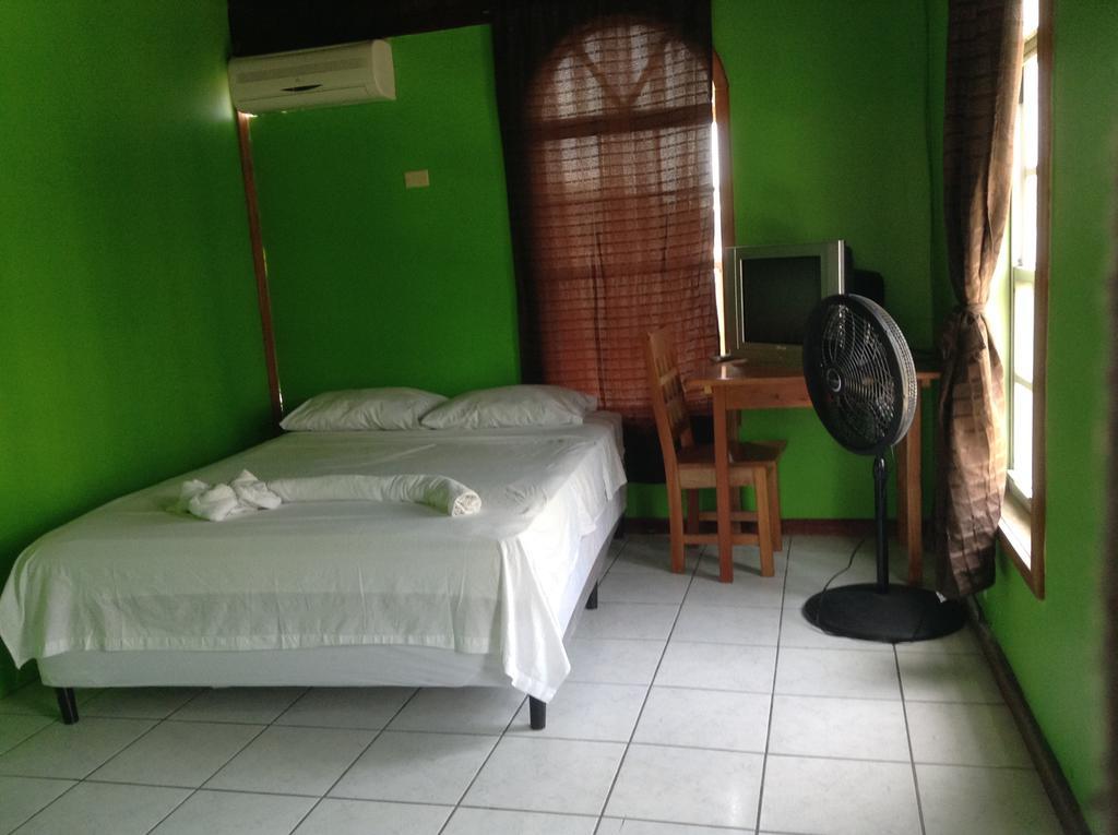 Amelia Guest House San Pedro  Extérieur photo