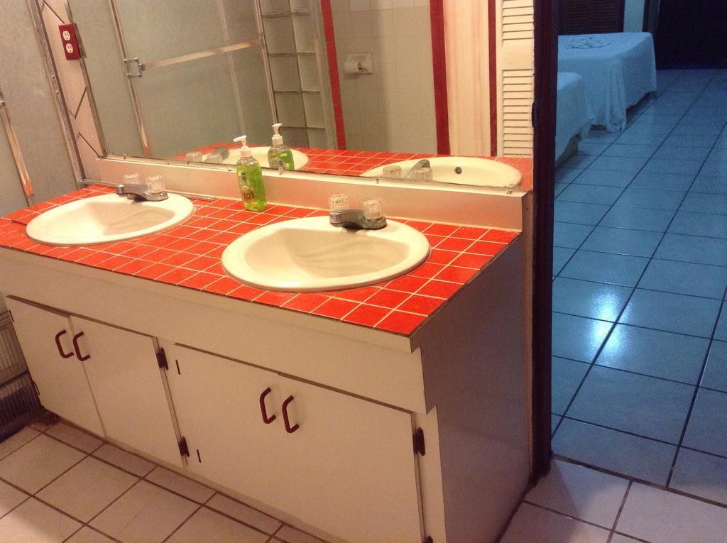 Amelia Guest House San Pedro  Extérieur photo
