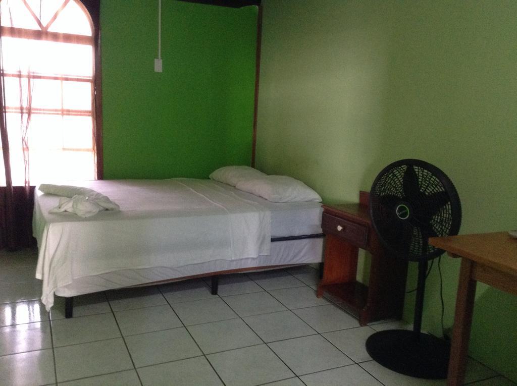 Amelia Guest House San Pedro  Extérieur photo