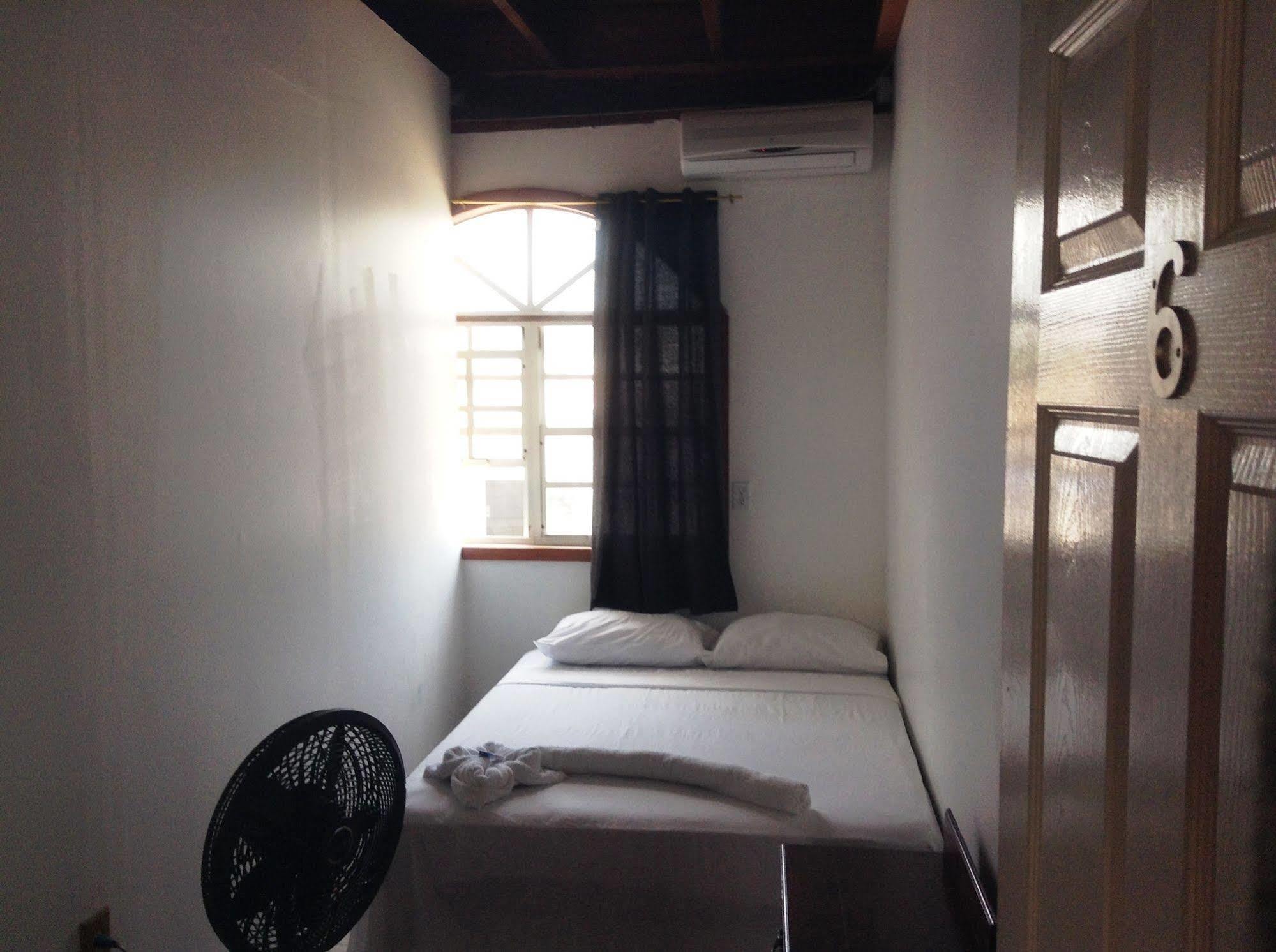 Amelia Guest House San Pedro  Extérieur photo