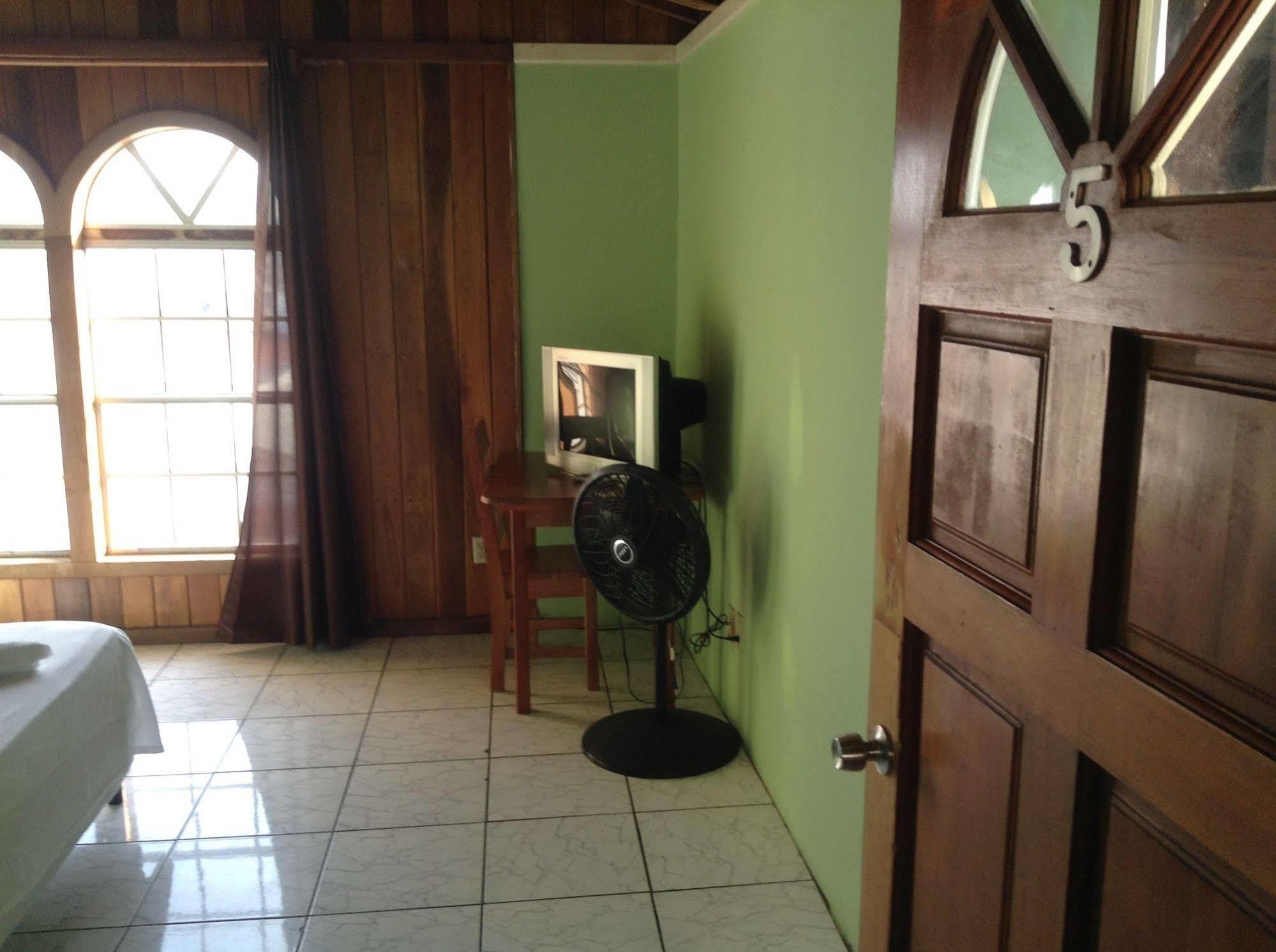 Amelia Guest House San Pedro  Extérieur photo
