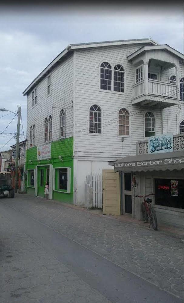 Amelia Guest House San Pedro  Extérieur photo